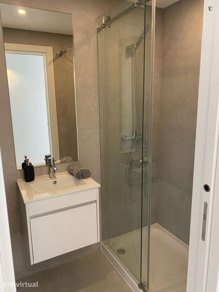 Quarto - localizado em Oeiras Lisbon - Grande imagem: 3/10