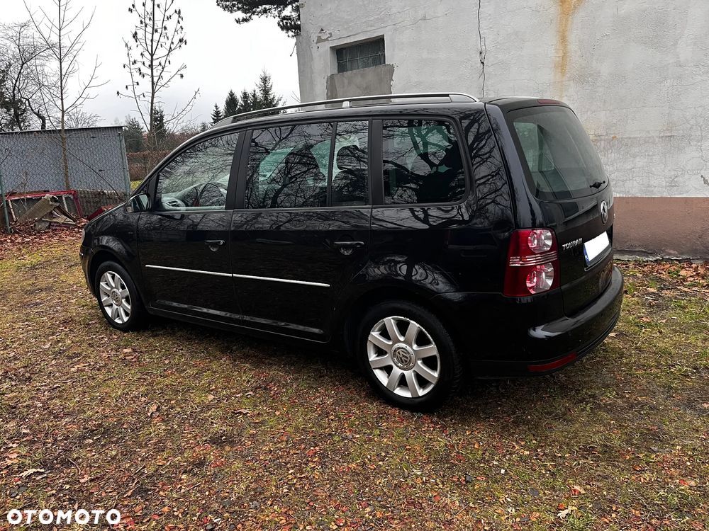 Volkswagen Touran 2.0 TDI Highline DSG - 4