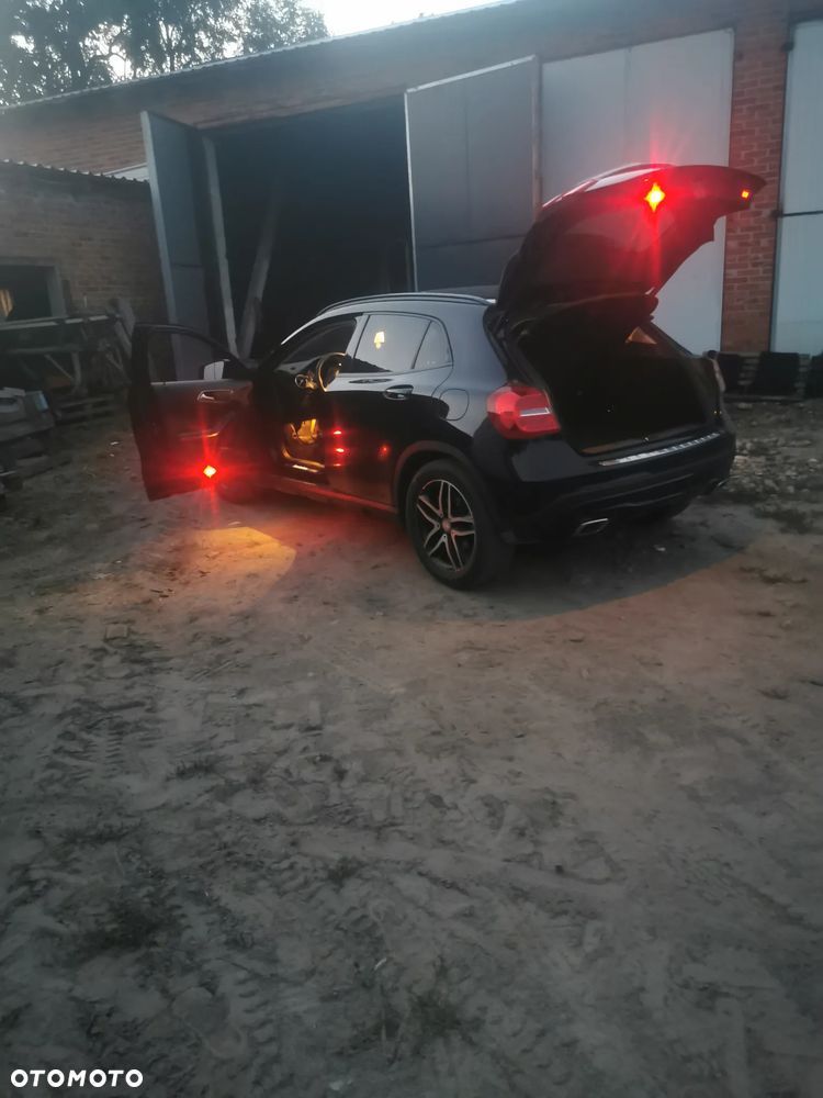 Mercedes-Benz GLA 180 - 14