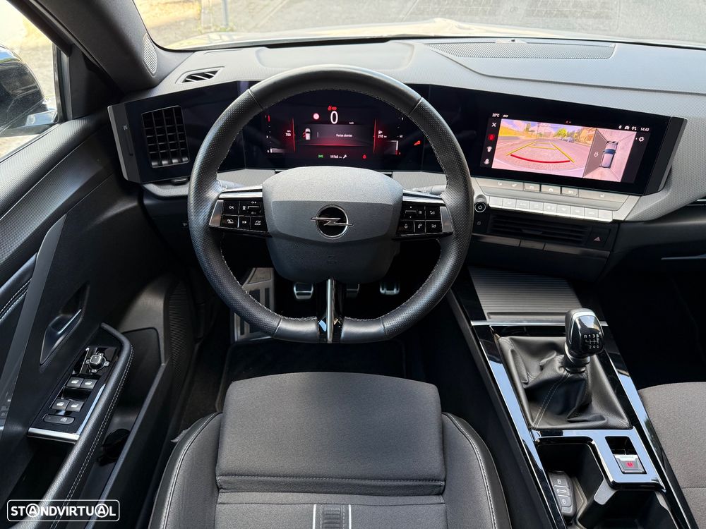 Opel Astra 1.2 T GS - 43