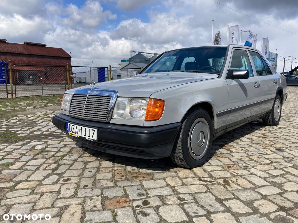 Mercedes-Benz 280 - 1