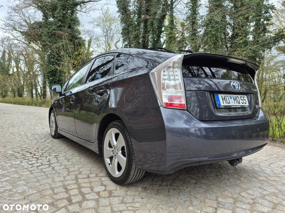 Toyota Prius (Hybrid) Executive - 7