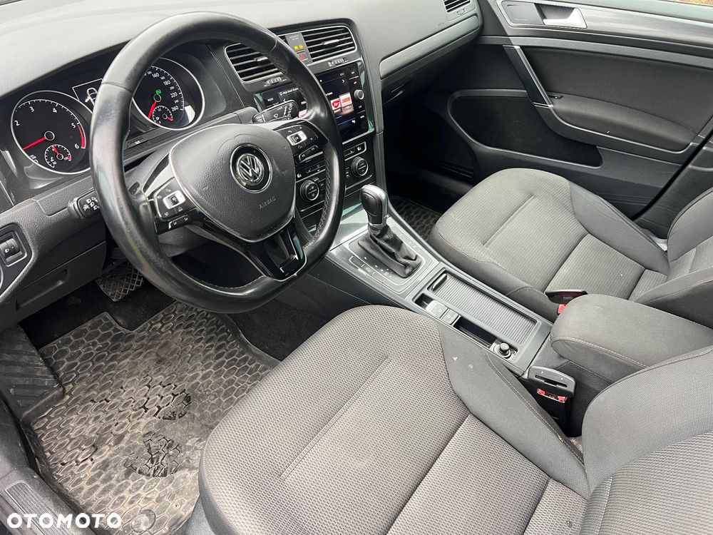 Volkswagen Golf - 10