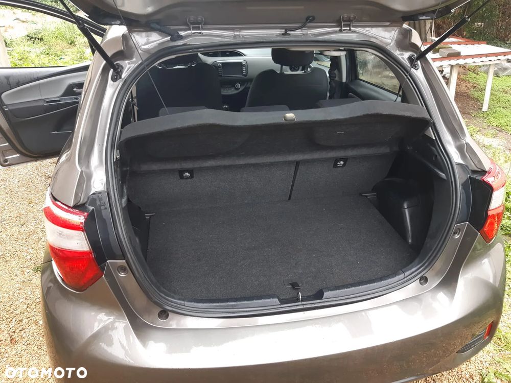 Toyota Yaris Hybrid 100 Premium - 22