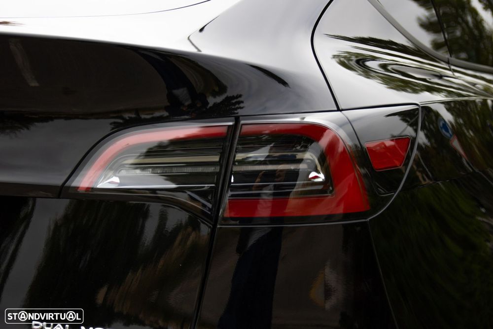 Tesla Model Y Long Range Dual Motor AWD - 19