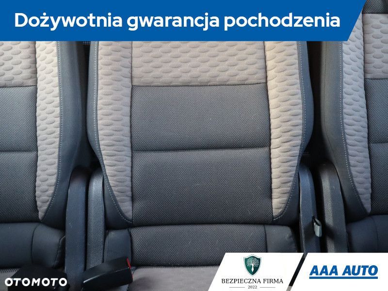 Volkswagen Touran - 12