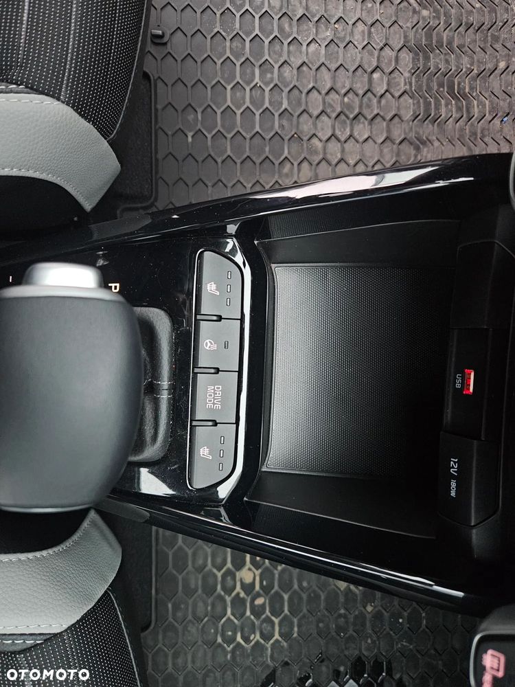 Kia Stonic 1.0 T-GDI L Business Line DCT - 26