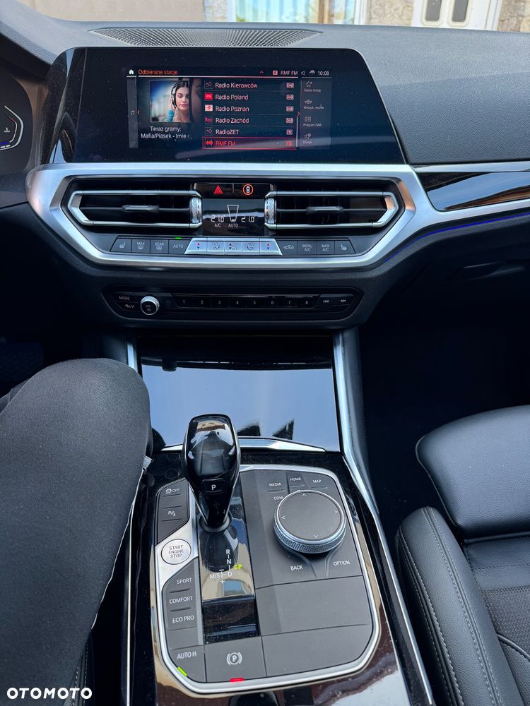 BMW Seria 3 318d mHEV - 17