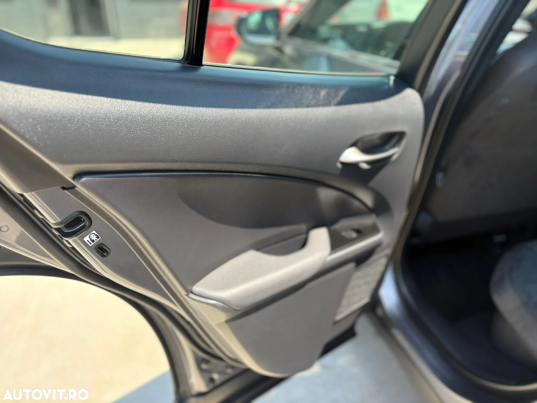 Lexus UX 250h 2.0L HEV 20H- (178 HP) 4X2 CVT Business - 28