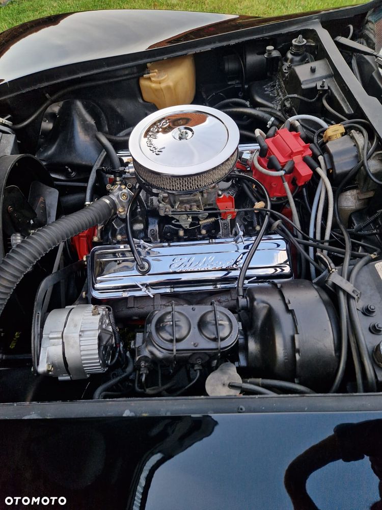 Chevrolet Corvette - 25