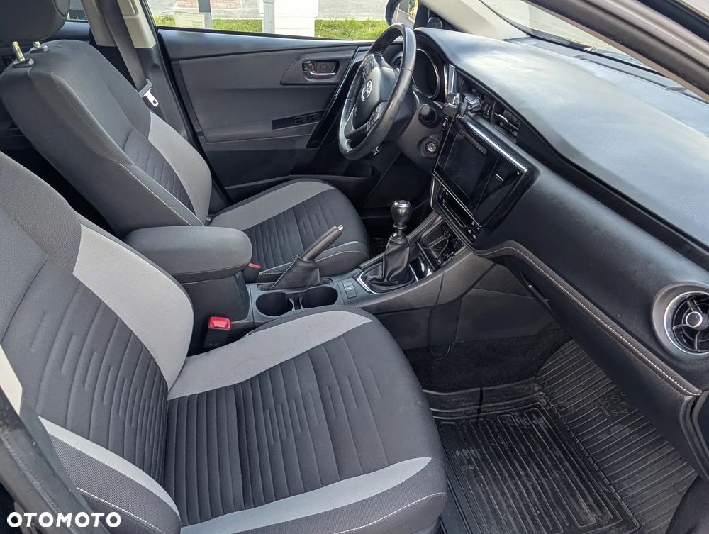 Toyota Auris 1.6 Premium - 8