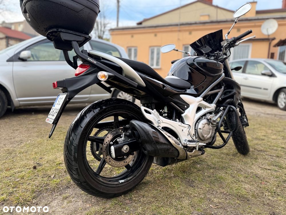 Suzuki Gladius - 5
