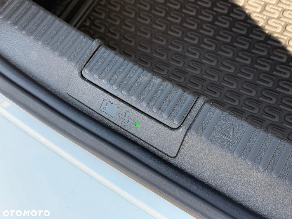 Skoda Superb 2.0 TDI SCR Sportline DSG - 38