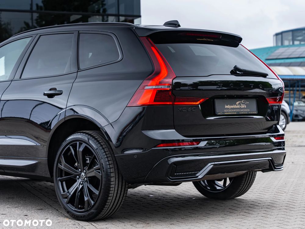 Volvo XC 60 B5 B AWD Plus Dark - 12