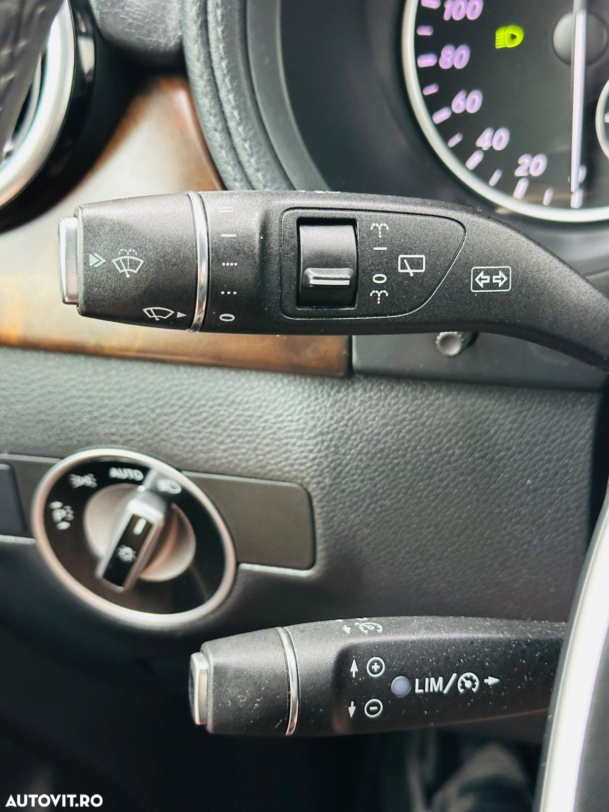 Mercedes-Benz B - 32