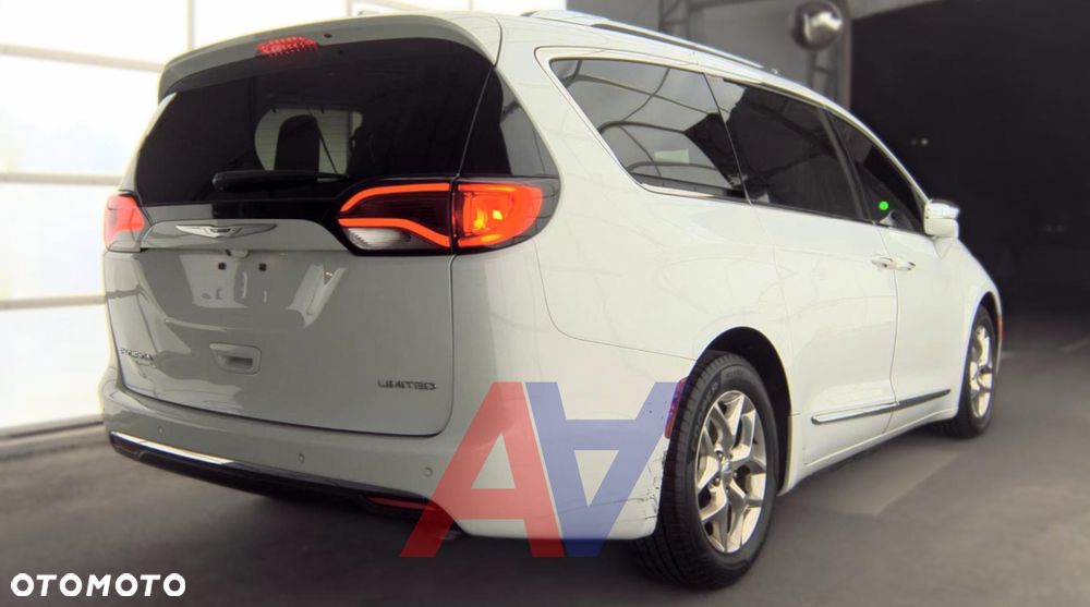 Chrysler Pacifica - 5