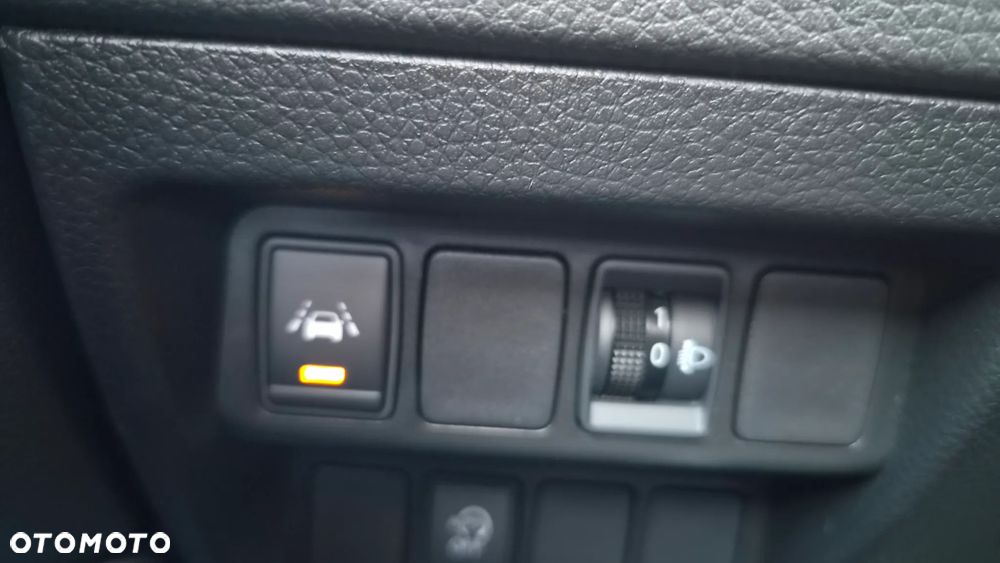 Nissan Qashqai 1.3 DIG-T N-WAY - 25