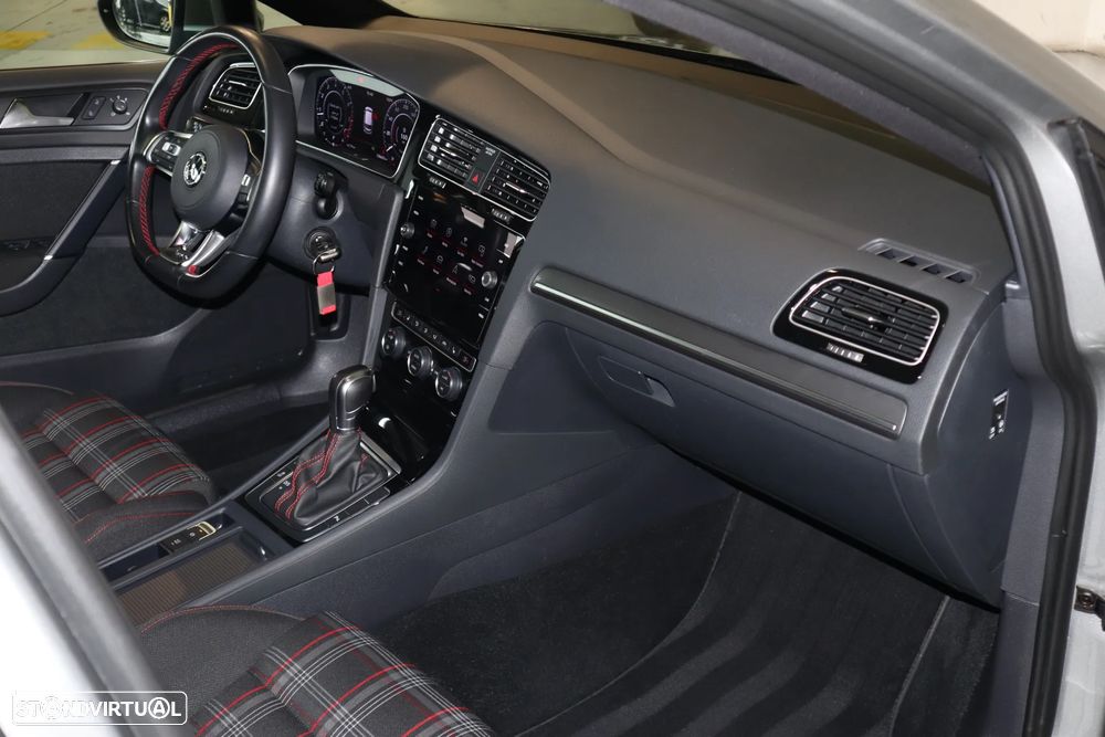 VW Golf GTI (BlueMotion ) DSG Performance - 12