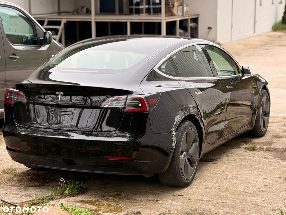 Tesla Model 3 - 3