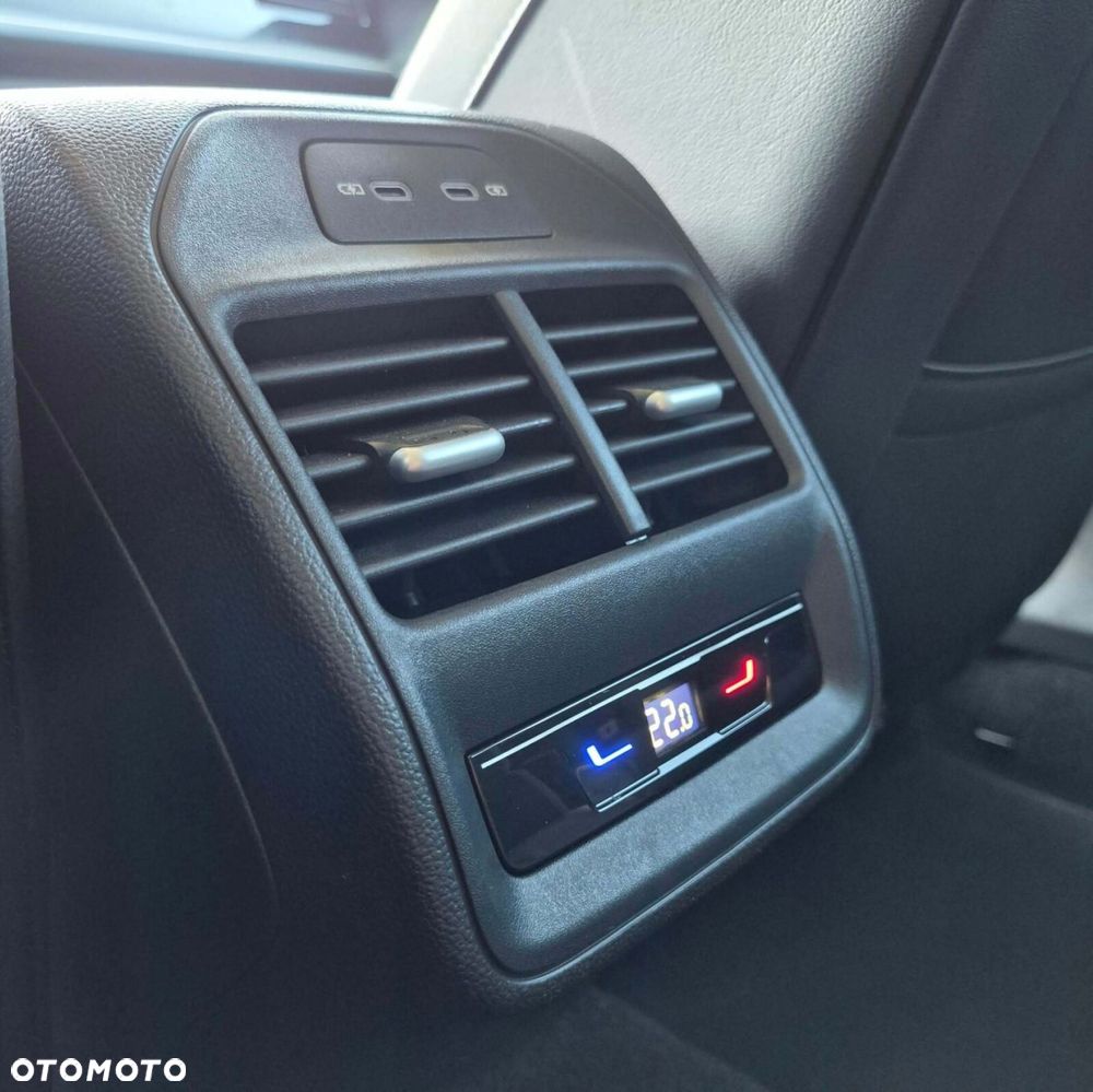 Volkswagen Passat - 27