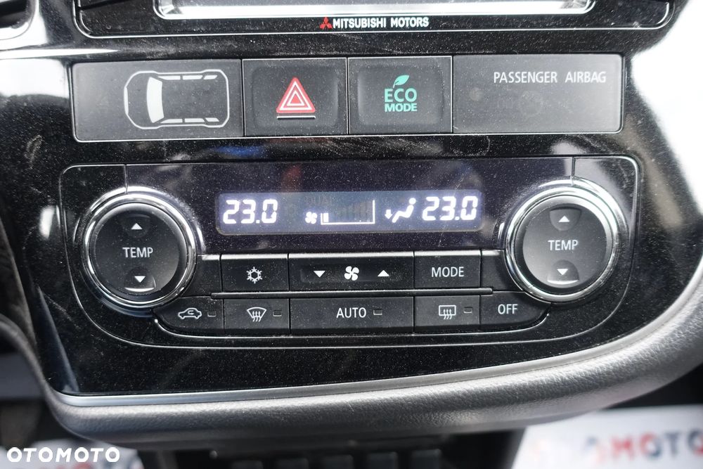 Mitsubishi Outlander 2.2 DI-D 4WD Intense - 24