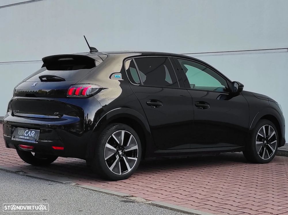 Peugeot e-208 GT - 11