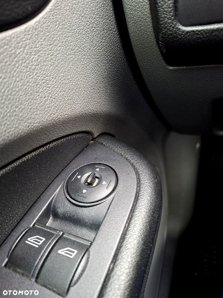 Ford Focus 1.6 16V Style+ - 21