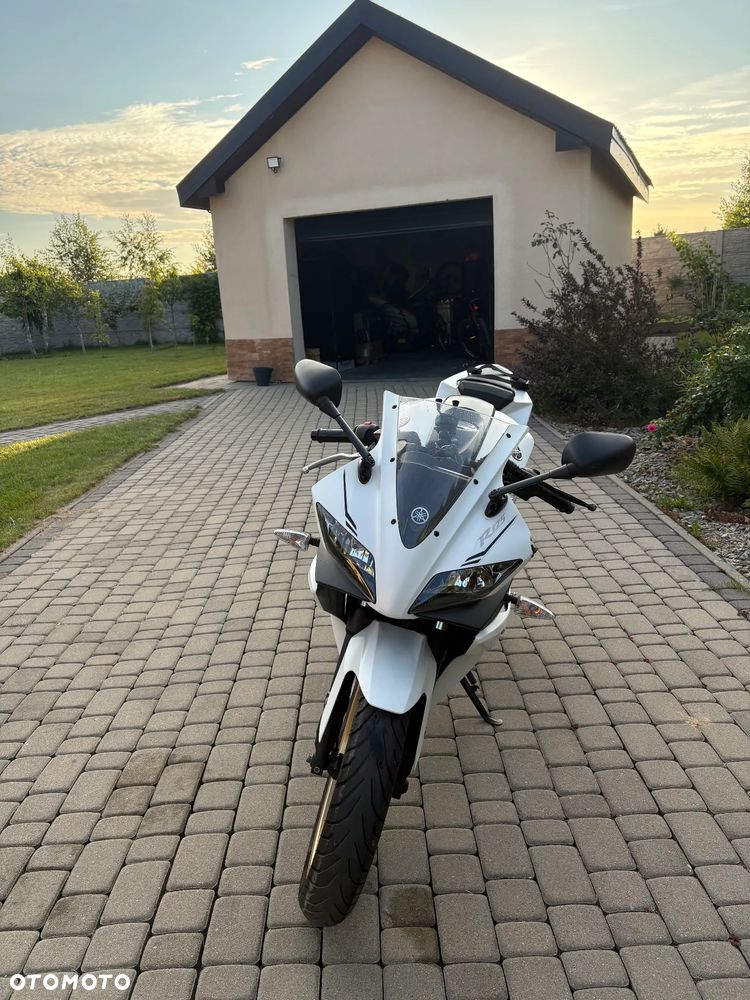 Yamaha YZF - 4