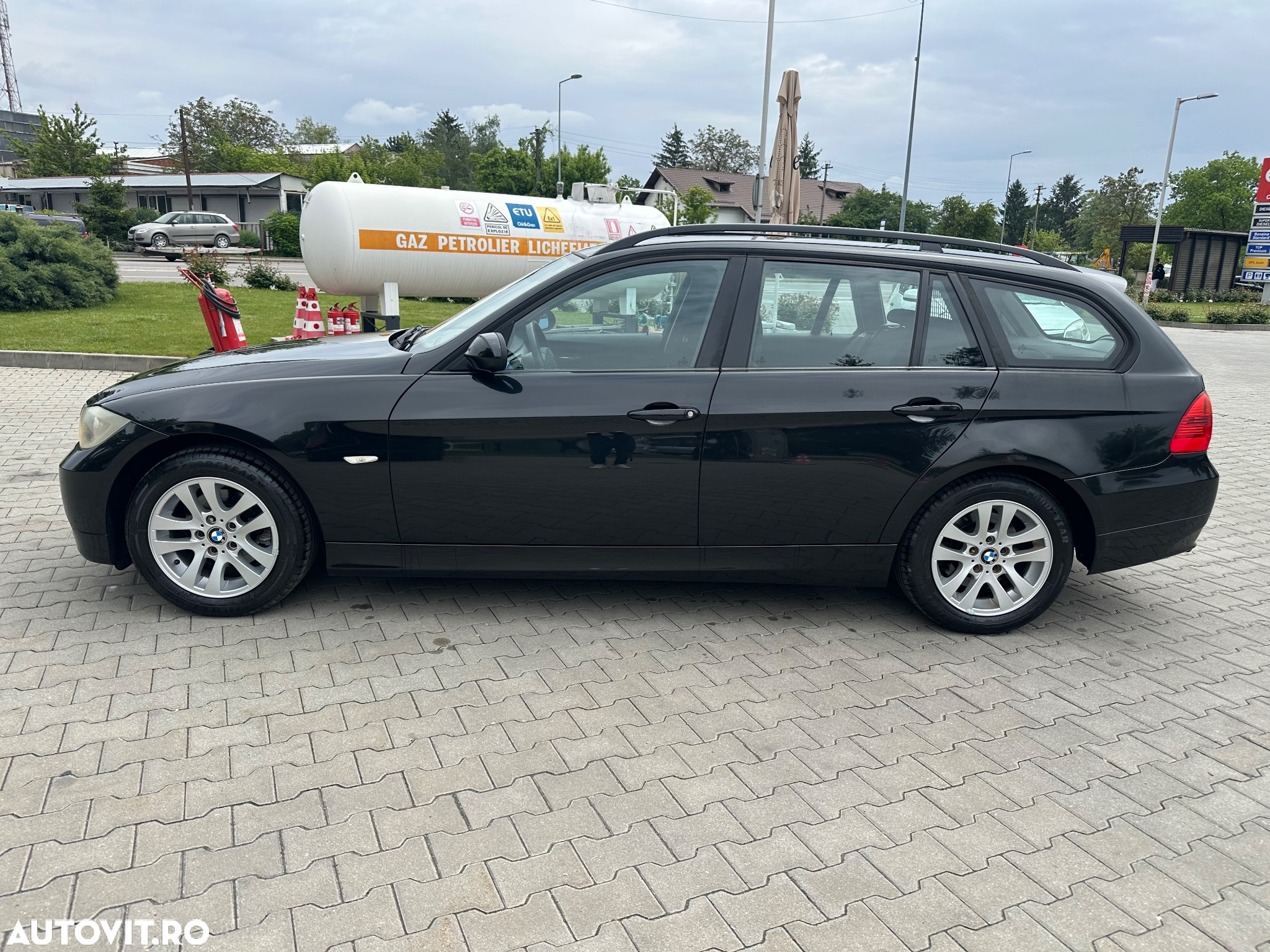 BMW Seria 3 318i Touring - 6