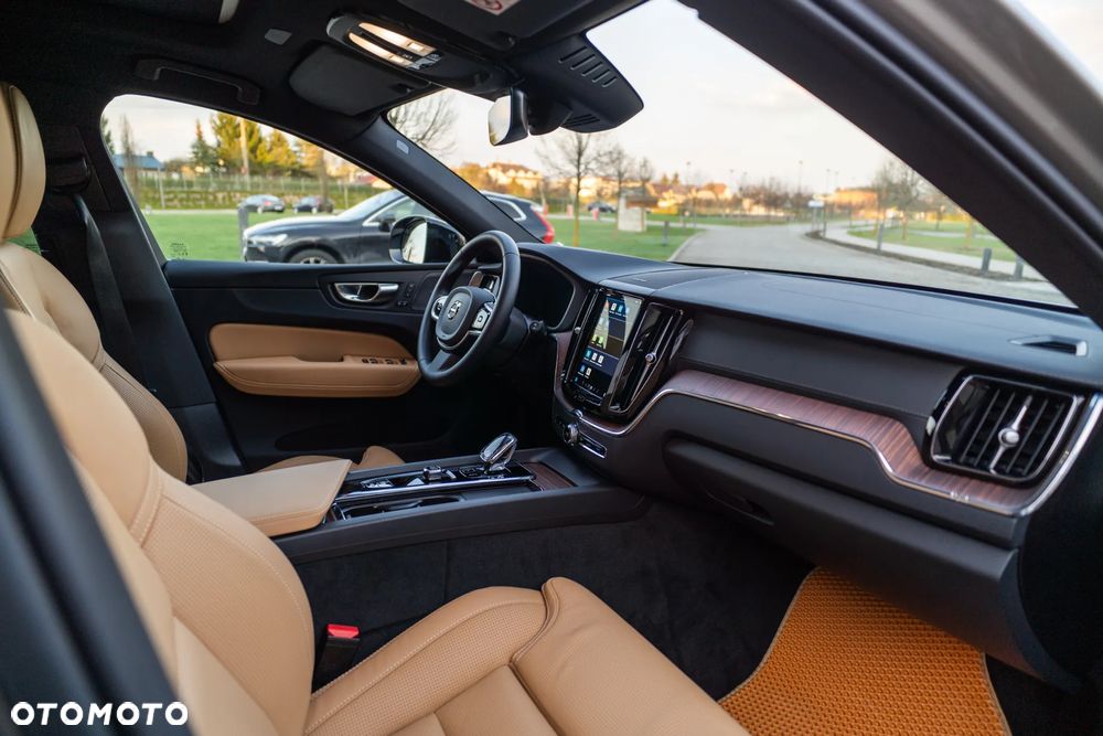 Volvo XC 60 T8 Plug-In Hybrid AWD Ultimate Dark - 23