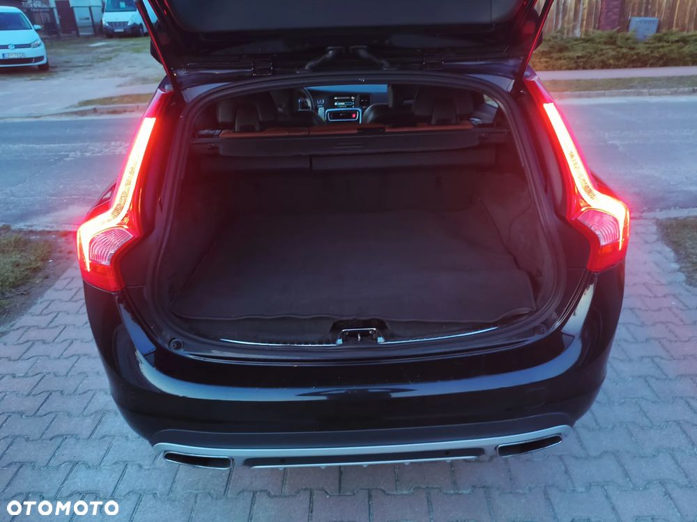 Volvo V60 D6 AWD Plug-in Hybrid R-Design Momentum - 19