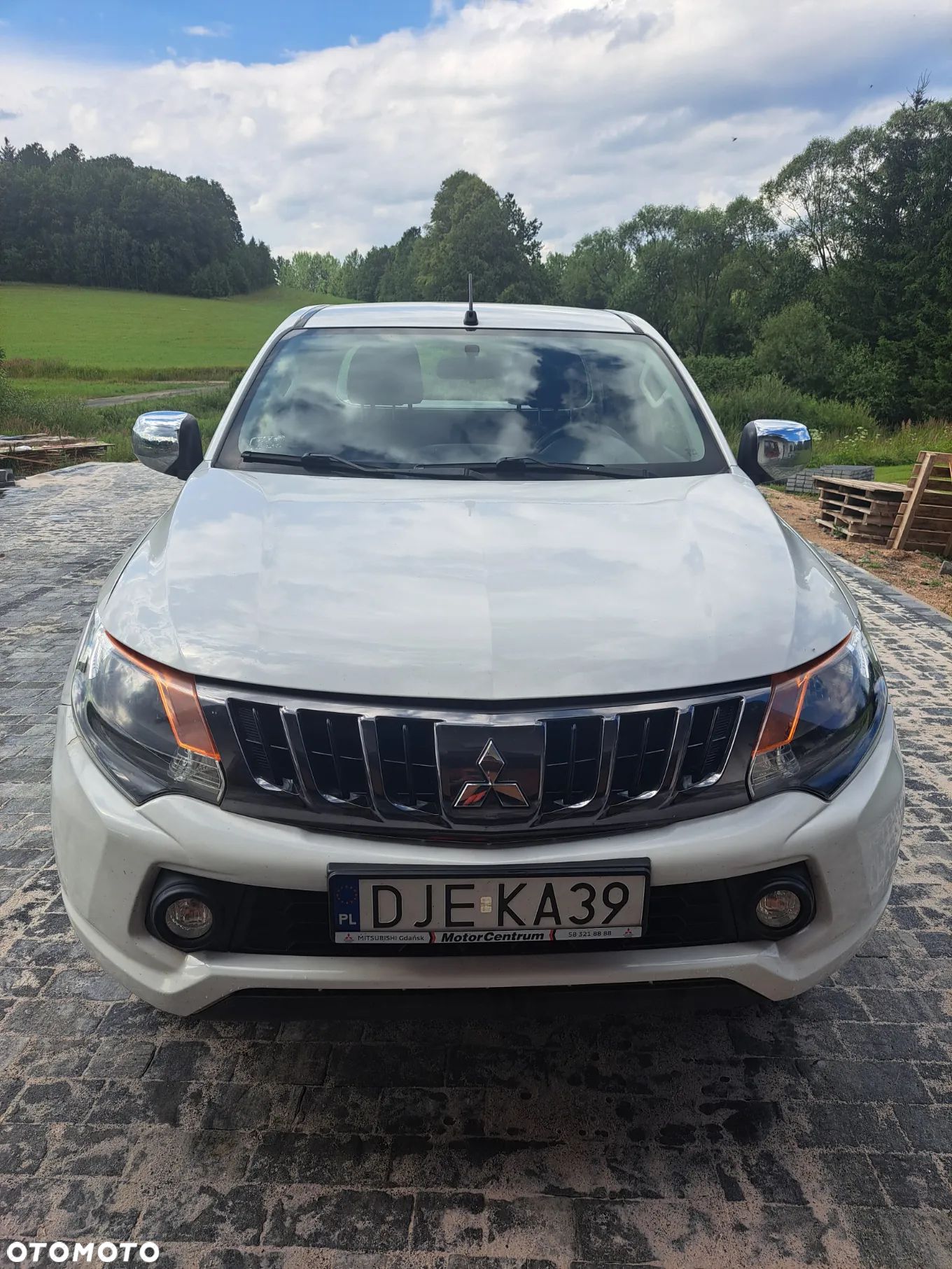 Mitsubishi L200 2.4 d CC Invite - 1