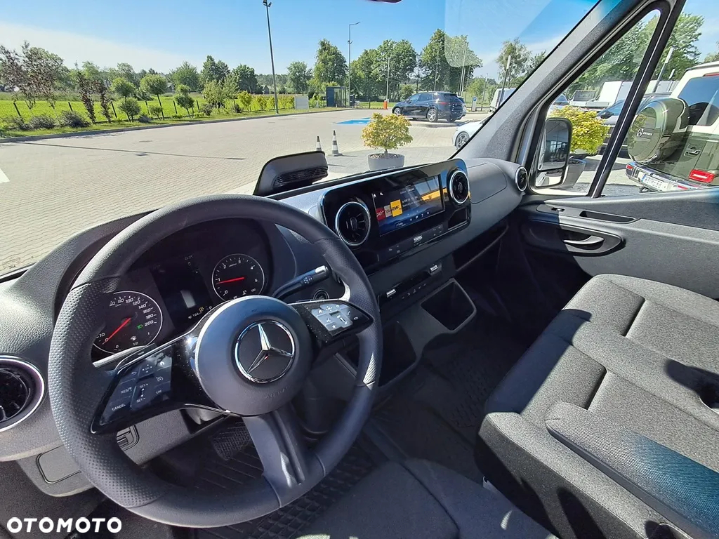 Mercedes-Benz Sprinter - 23