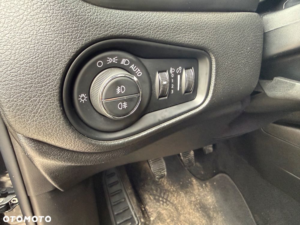 Jeep Renegade 1.4 MultiAir Limited FWD S&S - 25