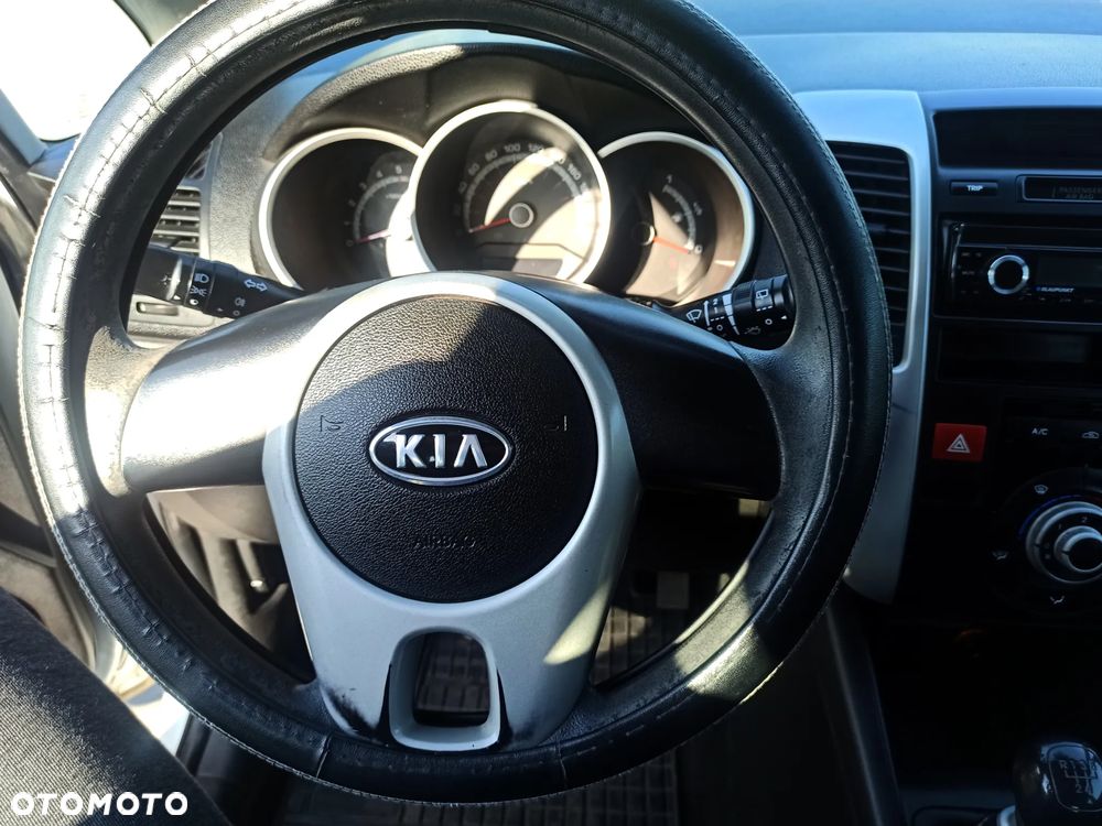 Kia Venga - 13