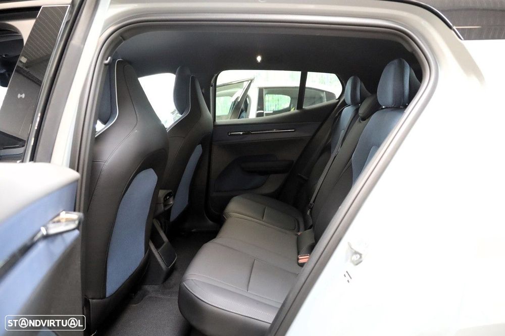 Volvo EX30 69 kWh Single Motor Extended Range Plus - 11