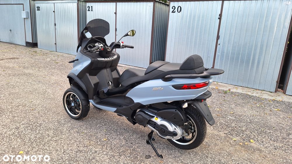 Piaggio MP-3 - 4