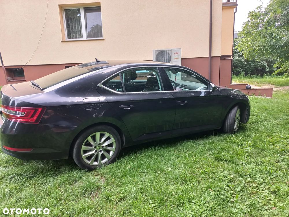 Skoda Superb 2.0 TDI Ambition DSG - 6