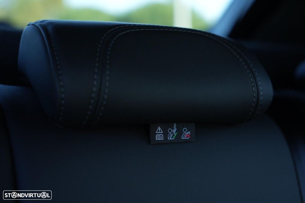 Peugeot 2008 1.2 PureTech GT EAT8 - 52