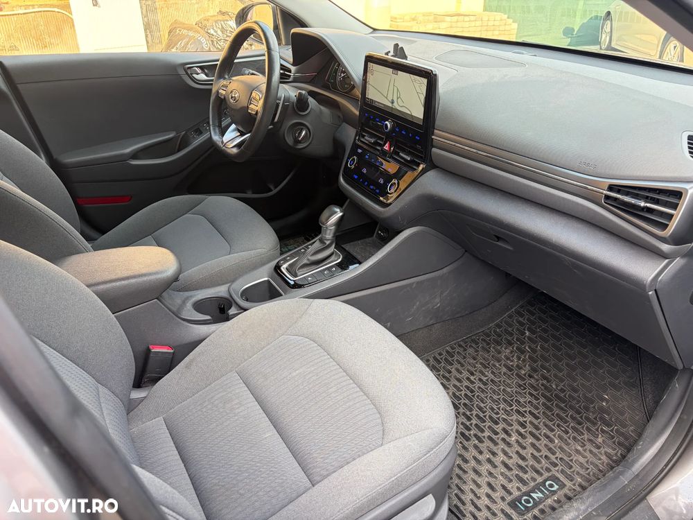 Hyundai IONIQ - 8