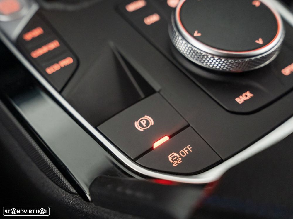 BMW 116 d Pack Desportivo M - 25