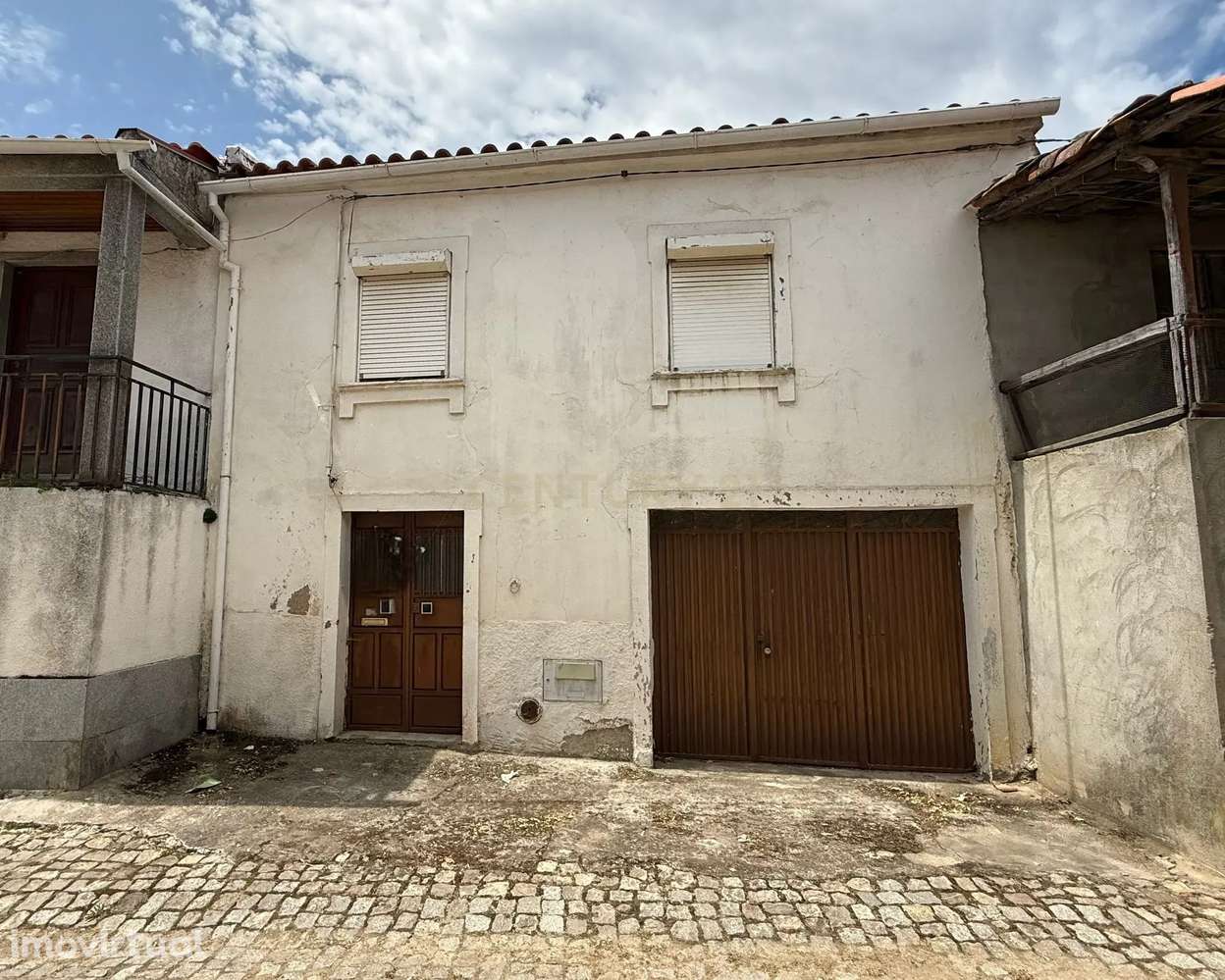 Casa T4 com Jardim e Adega em Vimioso - 53.000€ - Grande imagem: 2/34