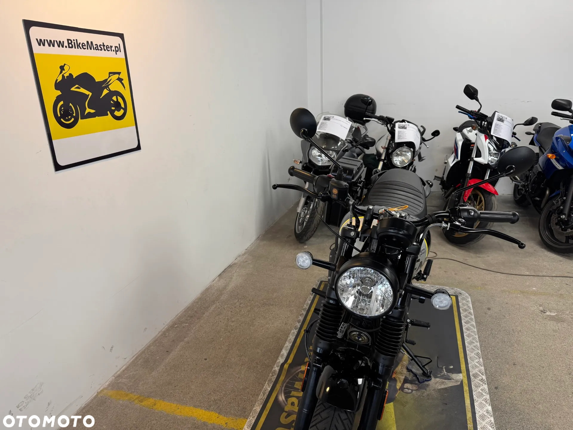 Royal Enfield HNTR - 32