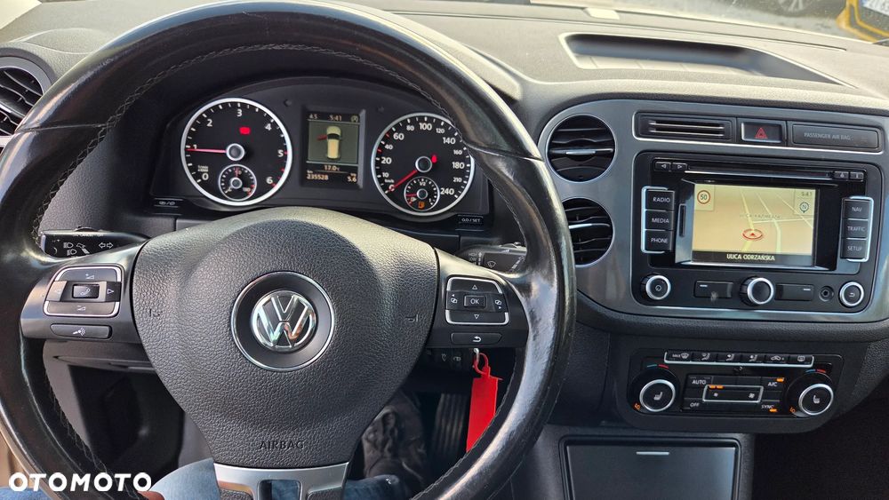 Volkswagen Tiguan 2.0 TDI DPF BlueMotion Technology Exclusive - 23