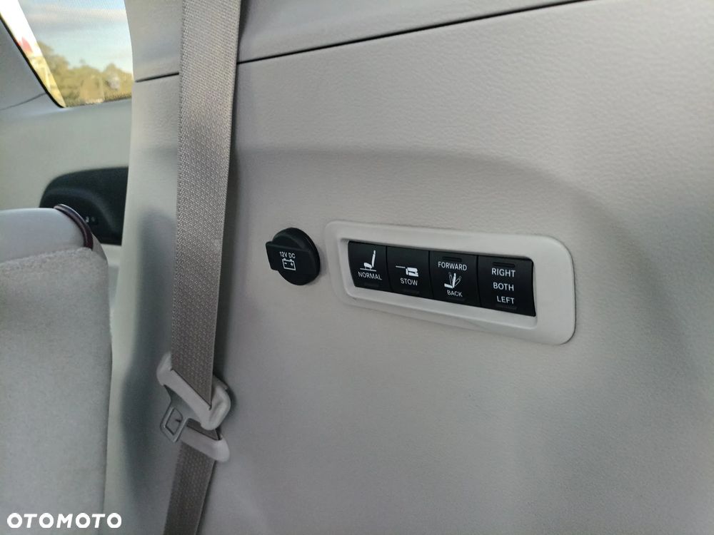 Chrysler Pacifica - 31