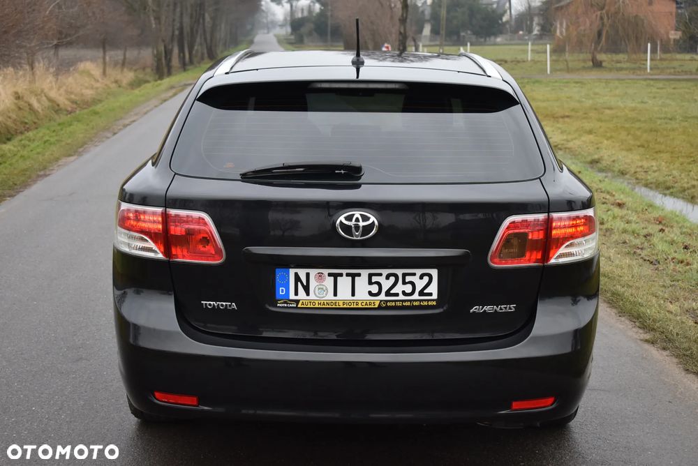 Toyota Avensis - 8
