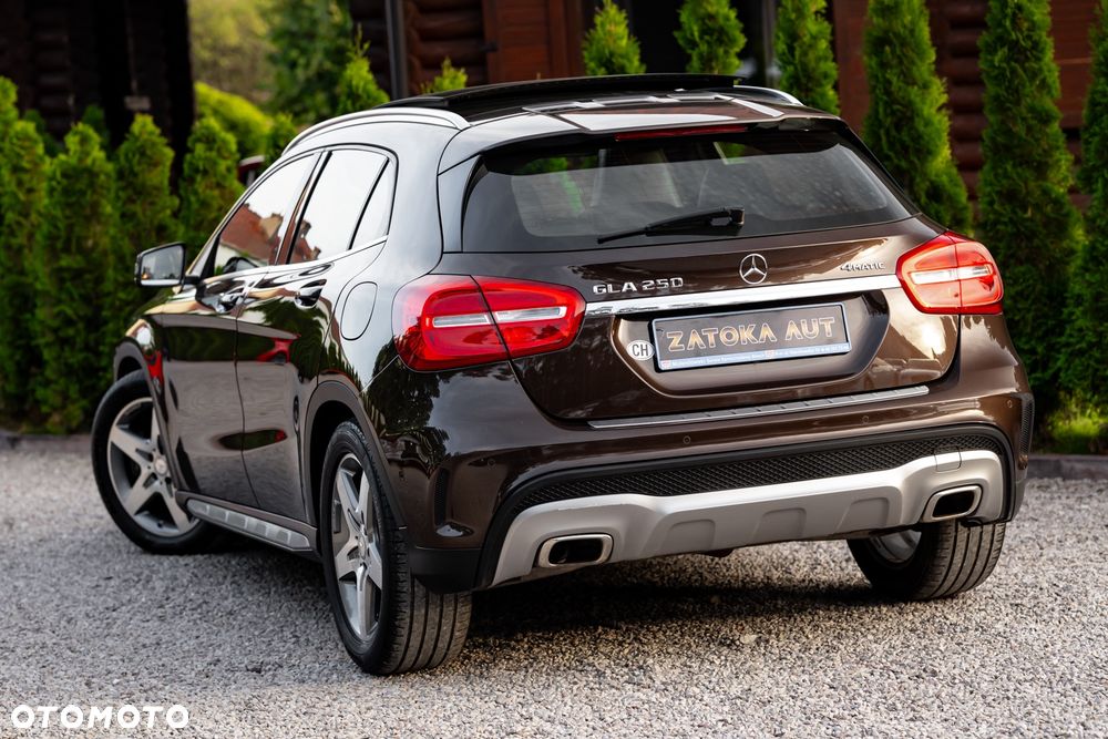 Mercedes-Benz GLA 250 4Matic 7G-DCT AMG Line - 12