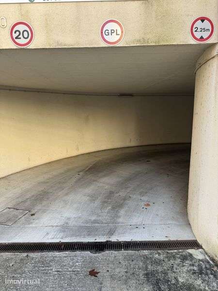 Garagem - Estacionamento Cascais - Grande imagem: 2/2