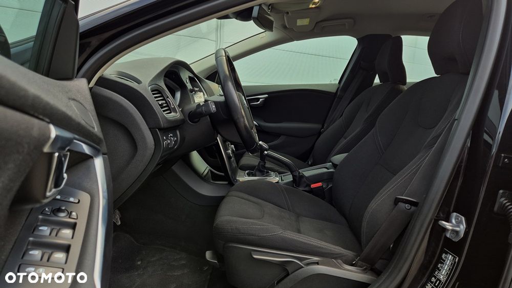 Volvo V40 T3 Momentum - 21