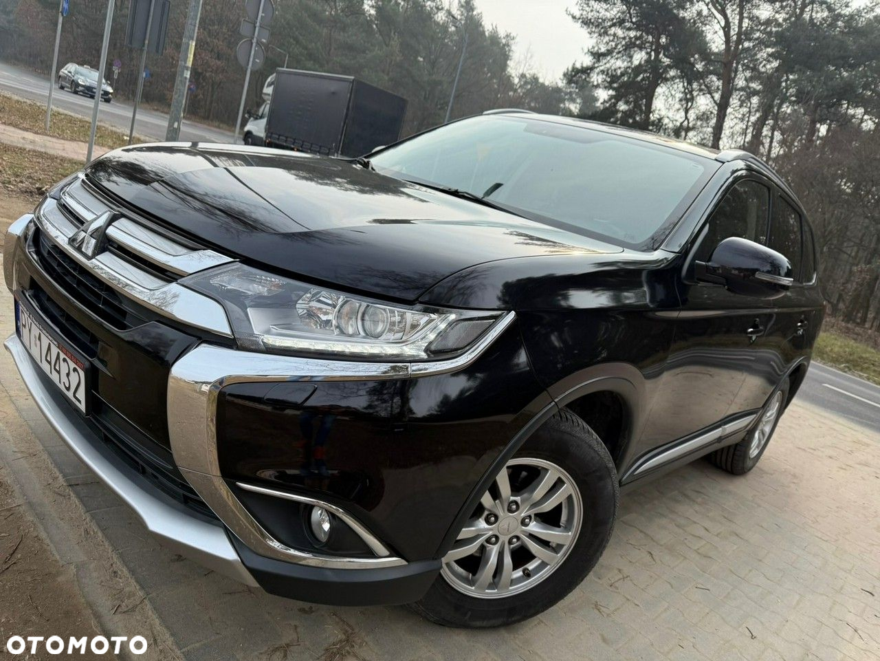 Mitsubishi Outlander - 2